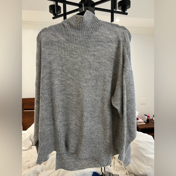 H&M Knit turtle neck sweater - Picture 1 of 3